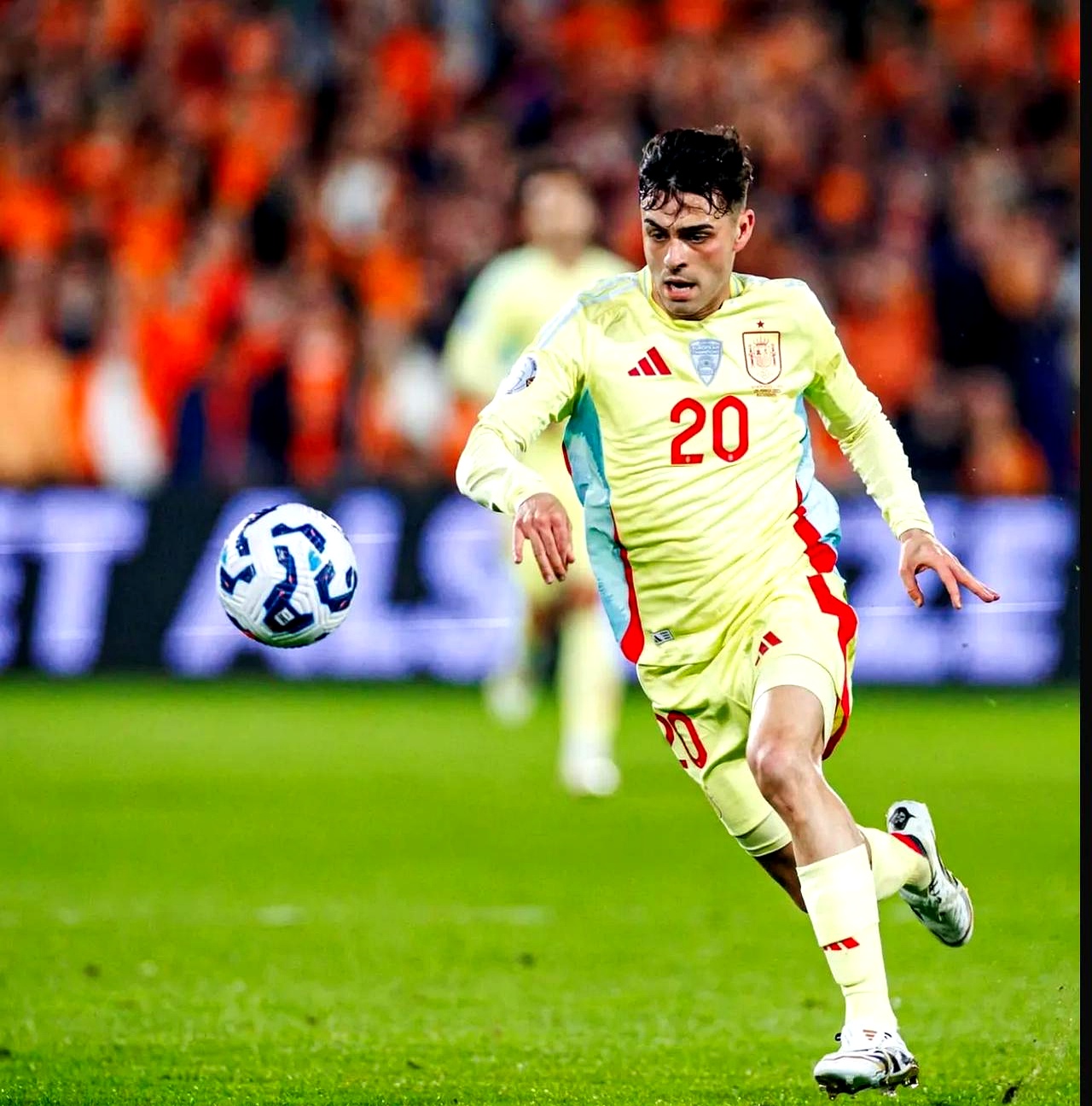 荷兰-完胜拉脱维亚，范德贝克梅开二度