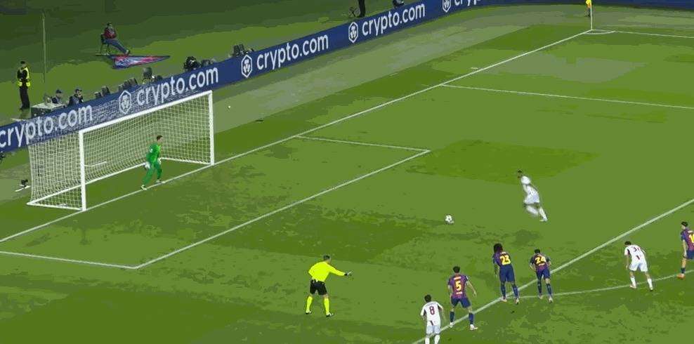 巴萨逆转英格兰，穆勒完成帽子戏法