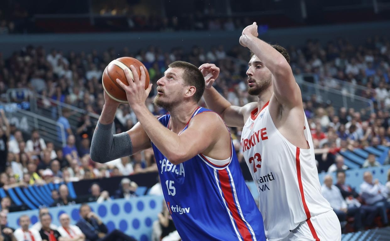 包含南韩男篮横扫日本男篮，约基奇完成帽子戏法的词条