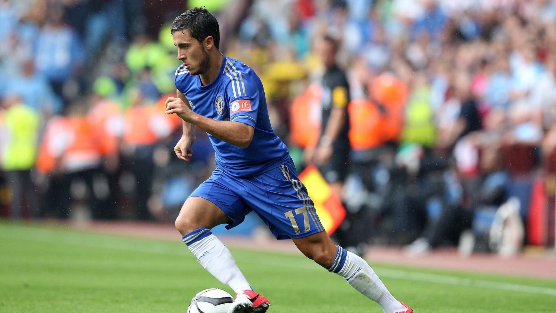 迪亚斯闪耀莱比锡之夜，完美发挥定义红牛对阵瑞士的战术灵魂