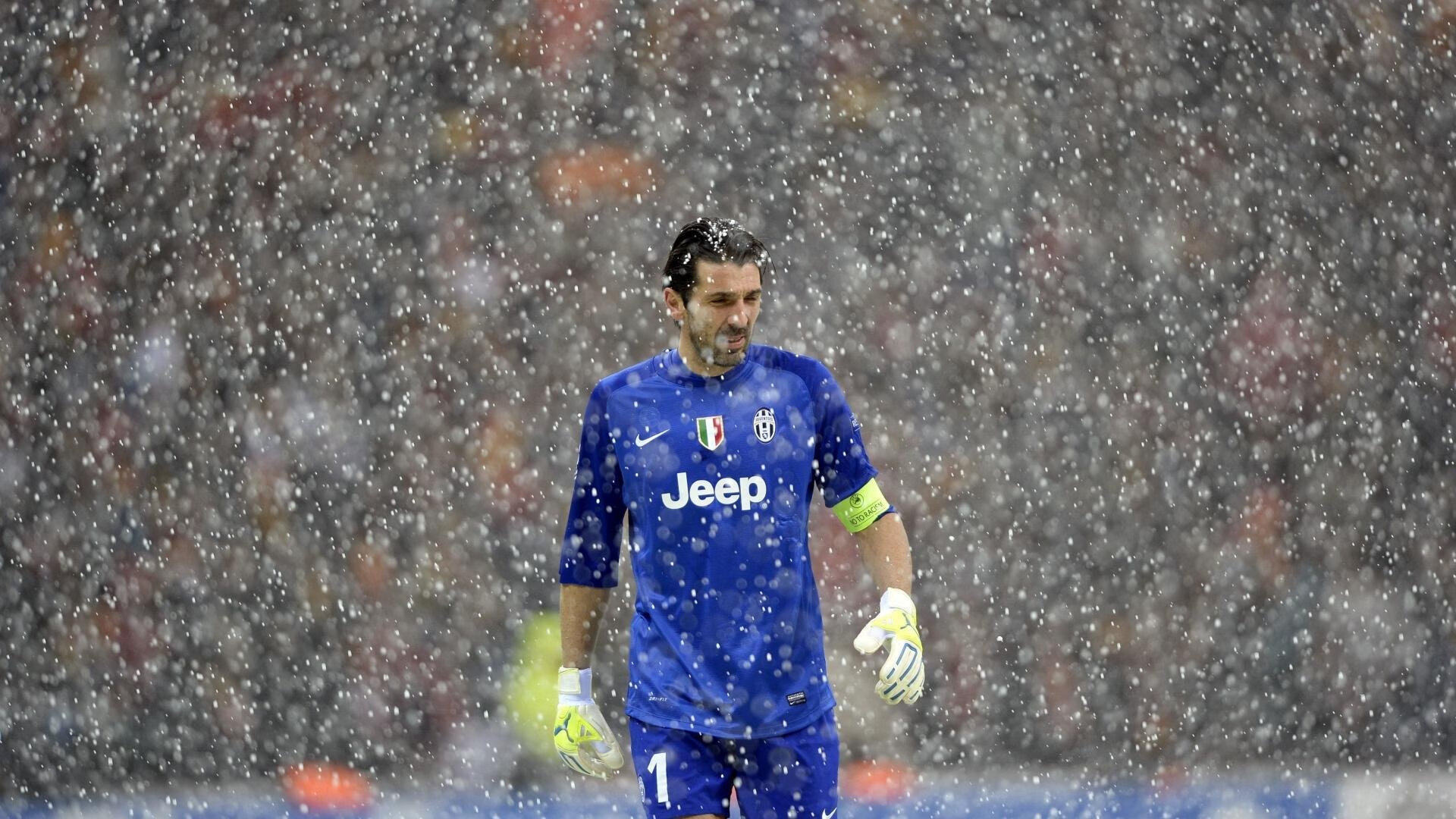 绿茵场上的双重奏，伊拉克决胜局震撼晋级，穆勒在意甲焦点战上演接管艺术